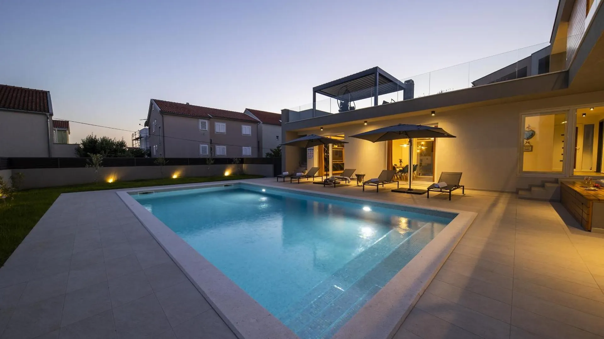 Villa Mary Lou With Heated Pool Zadar
