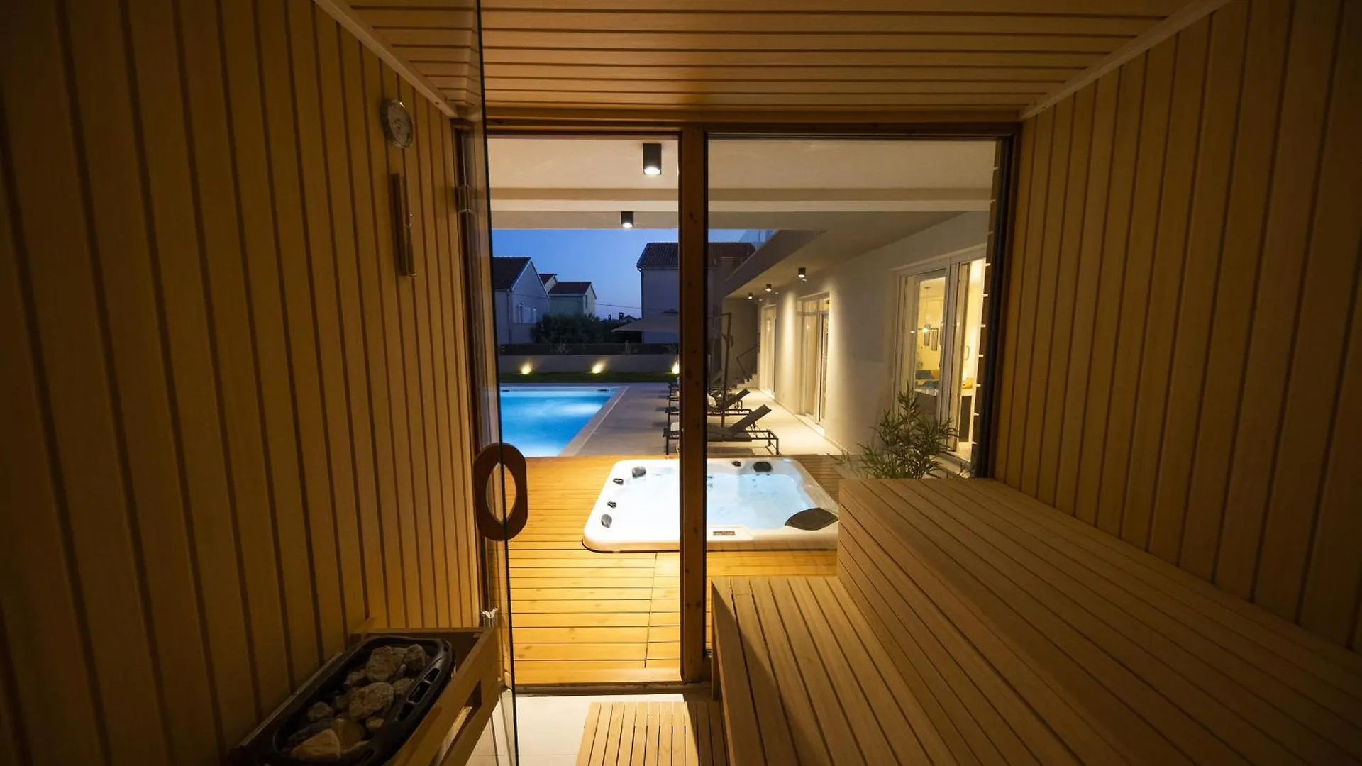 Villa Mary Lou With Heated Pool Zadar 0*,