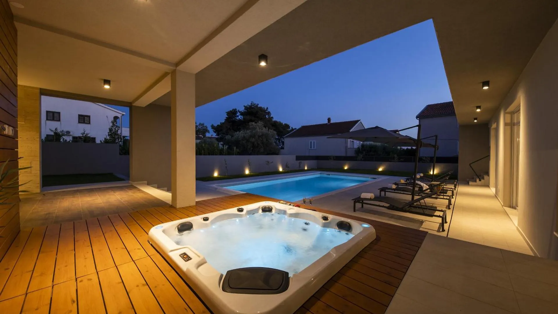 Villa Mary Lou With Heated Pool Zadar