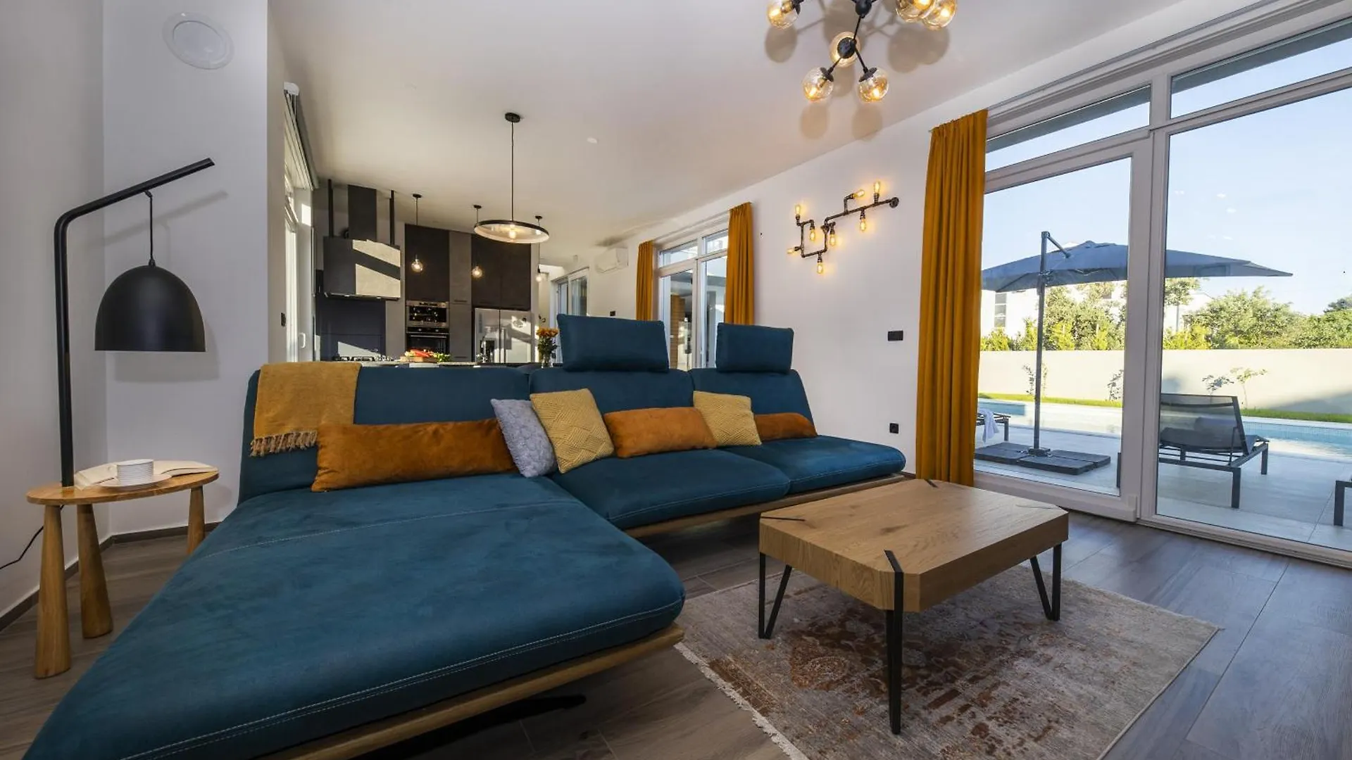 Villa Mary Lou With Heated Pool Zadar